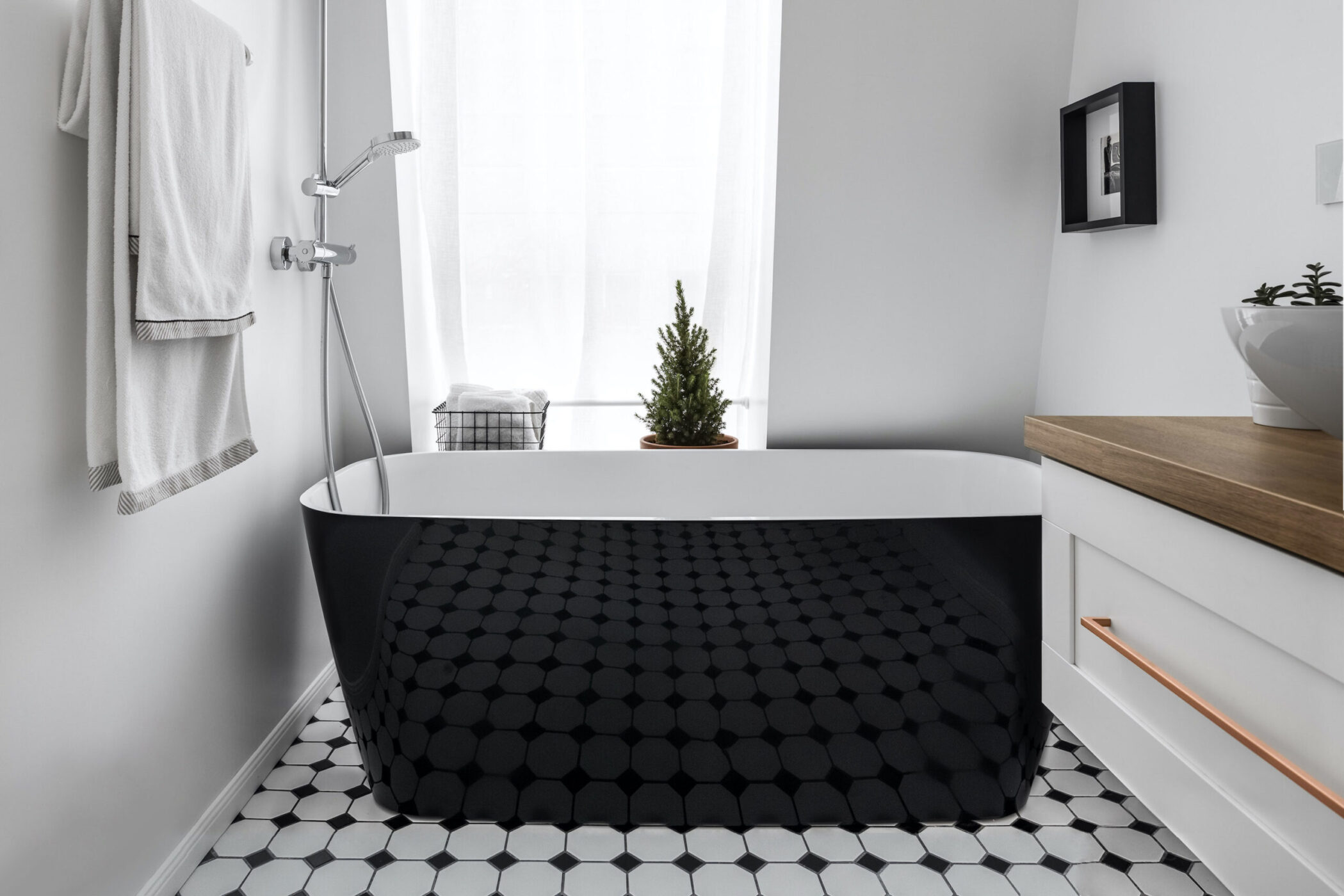 Vayer Volans juoda akmens masės vonia modernios klasikos interjere