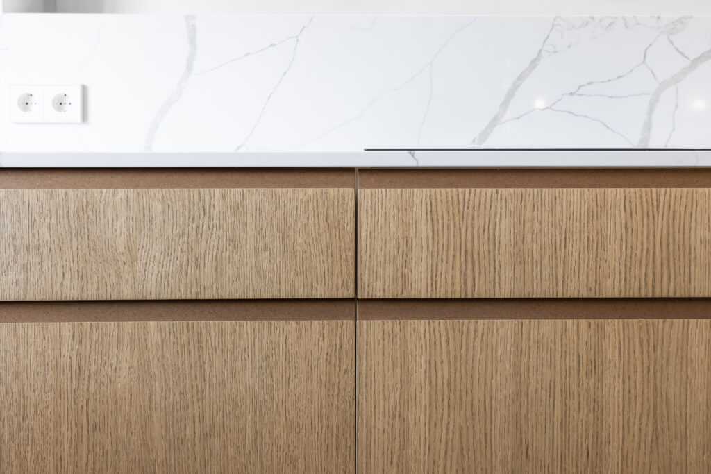 ąžuolo lukšto virtuvės stalčiai