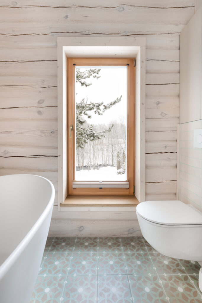 Vonios kambarys su langu