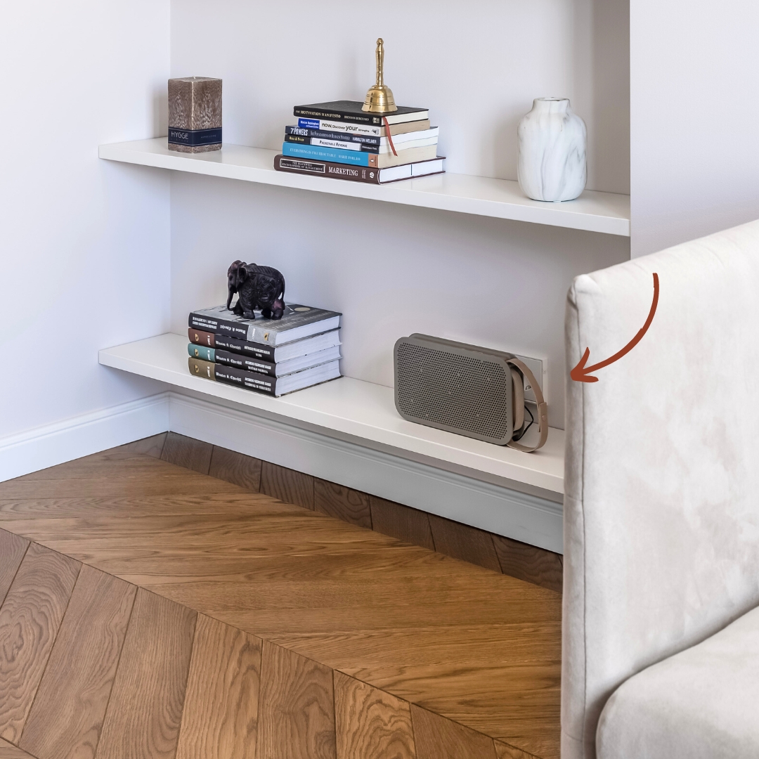 Elektros lizdai atvirose lentynose