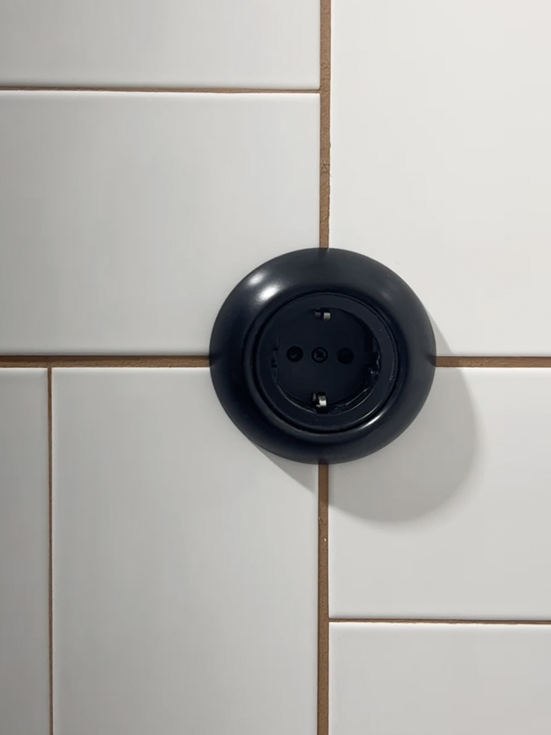 Juodas elektros jungiklis Renova