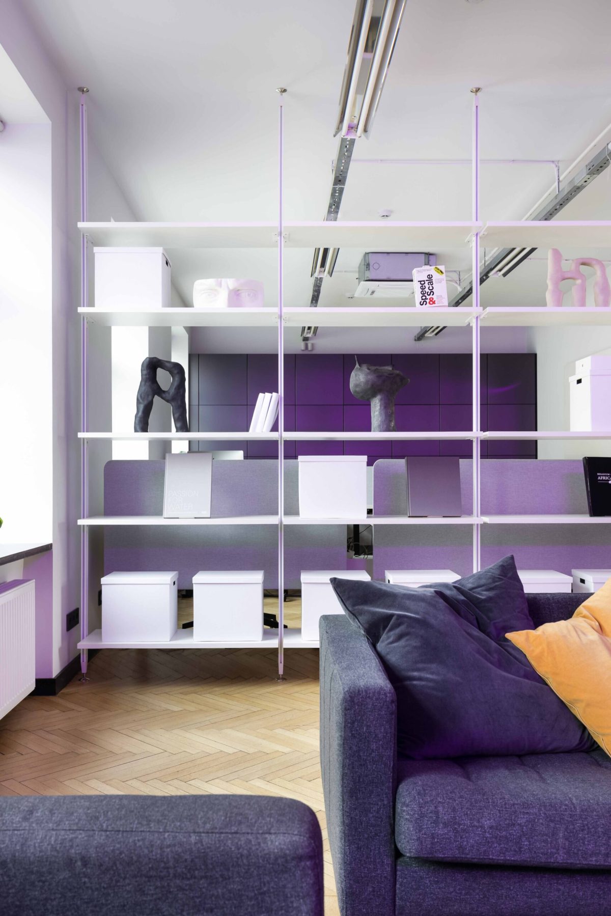 Atvira balta lentyna