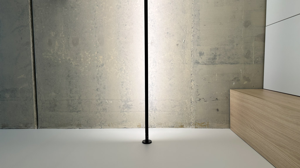 Apšvietimo juosta nuo sienos iki sienos